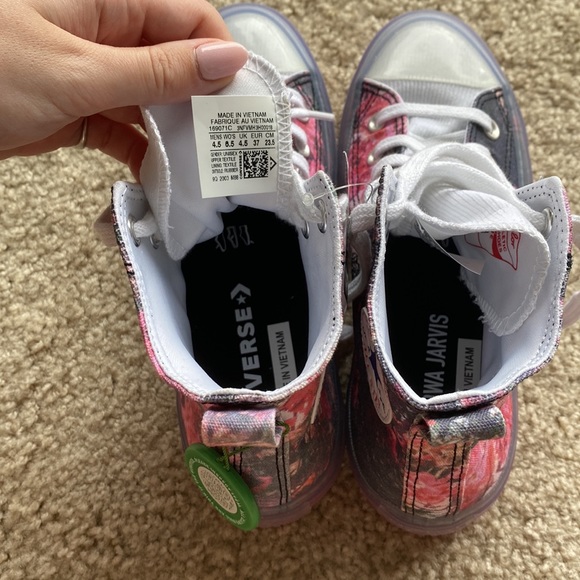 Converse x Shaniqwa Jarvis. NWT. Never worn. cherry blossom colorway. size 6.5. - Picture 12 of 13